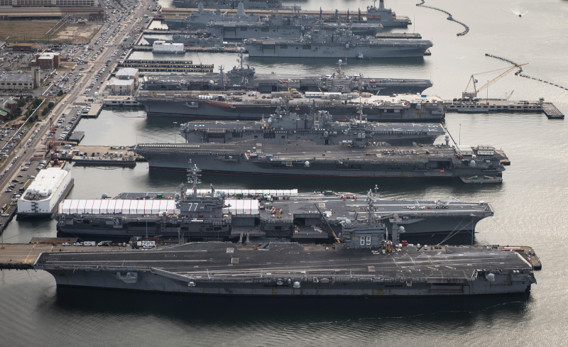 Illustration for article titled Why The US Navy Should Build Smaller Aircraft Carriers
